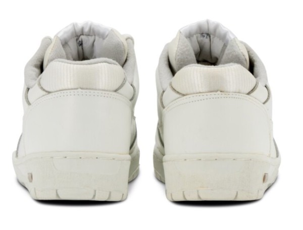 Стоят как пятьдесят iPhone. 30-летние кроссовки Apple выставили на аукцион