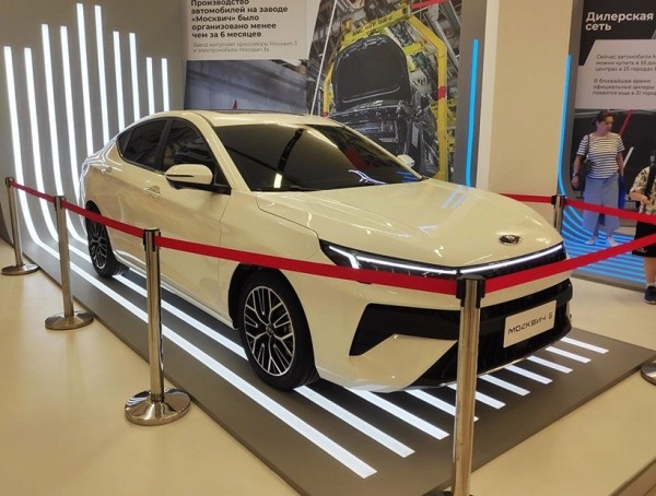 &laquo;Москвич-6&raquo; представили публике. Это перелицованный китайский лифтбэк