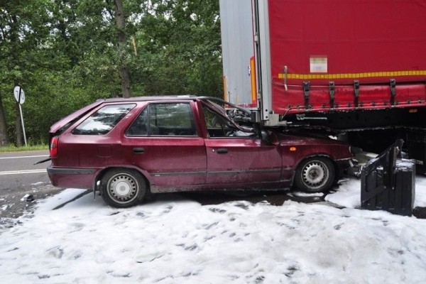 В Польше Skoda врезалась в грузовик с белорусом за рулем