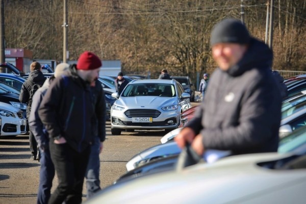 Тысячи россиян «попали» на деньги. Таможня требует доплату за уже купленные авто Тысячи россиян «попали» на деньги. Таможня требует доплату за уже купленные авто