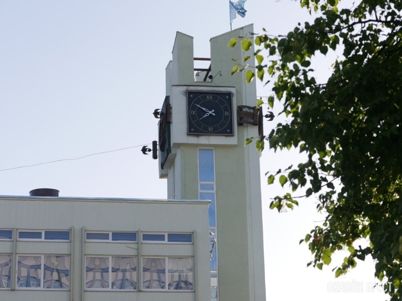 В ночь на 27 октября почти все соседние с Беларусью страны переведут время